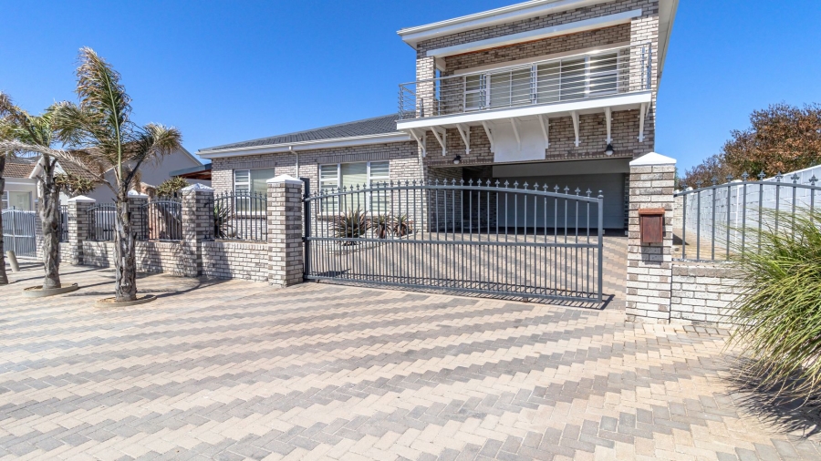 To Let 5 Bedroom Property for Rent in Myburgh Park Western Cape